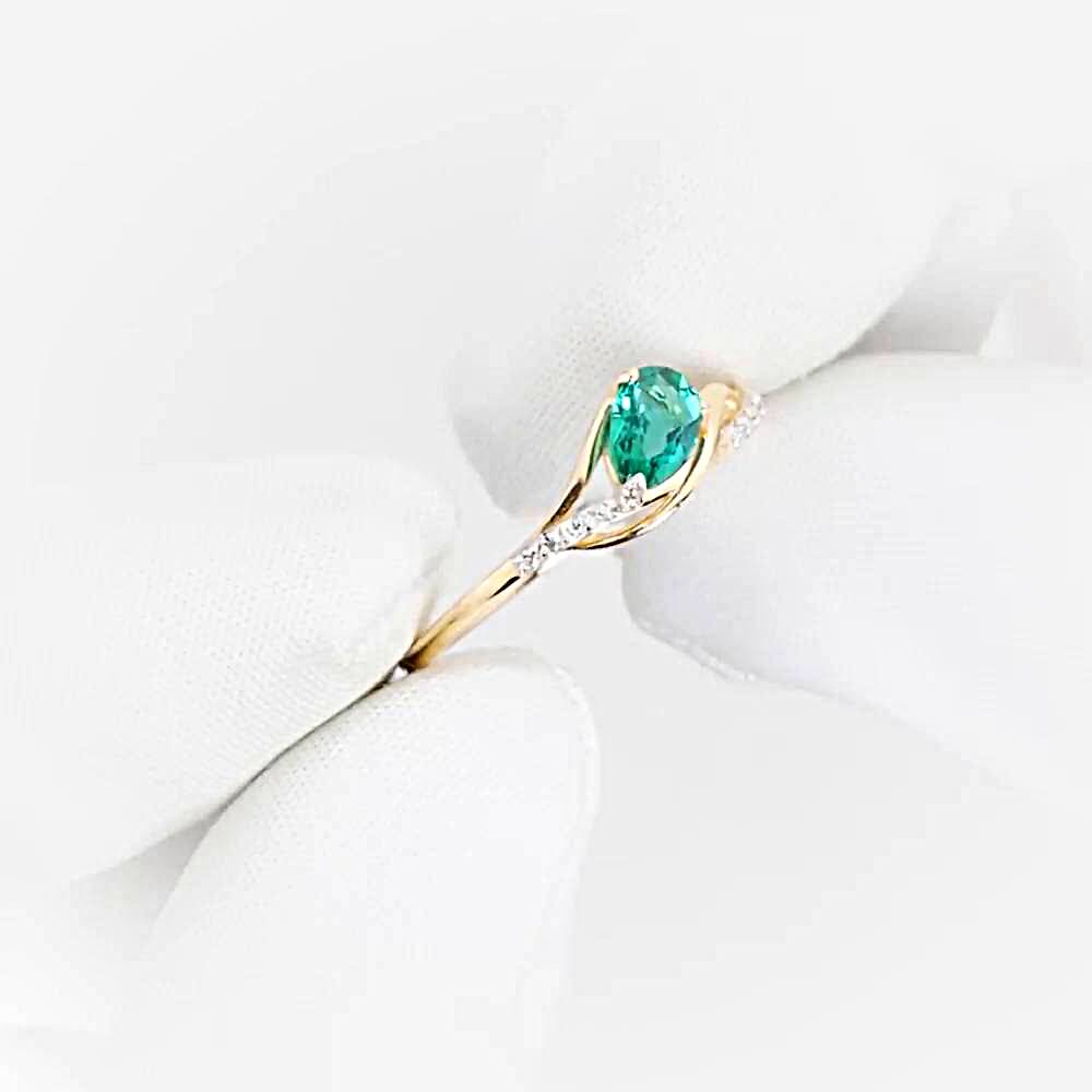 Кольцо с гидротермальным изумрудом и бриллиантами из красного золота 375 пробы 1