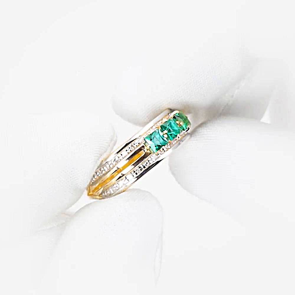 Кольцо с гидротермальным изумрудом и бриллиантами из красного золота 585 пробы