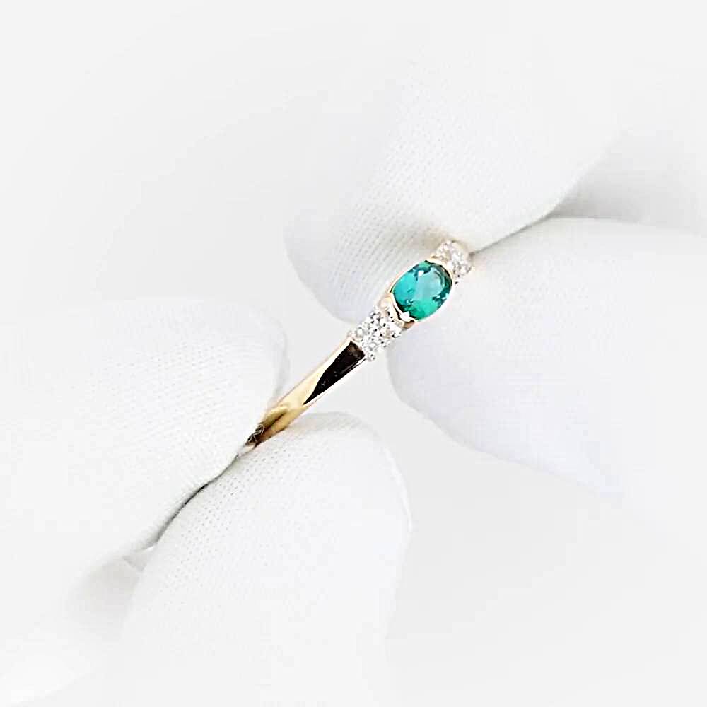 Кольцо с гидротермальным изумрудом и бриллиантами из красного золота 585 пробы