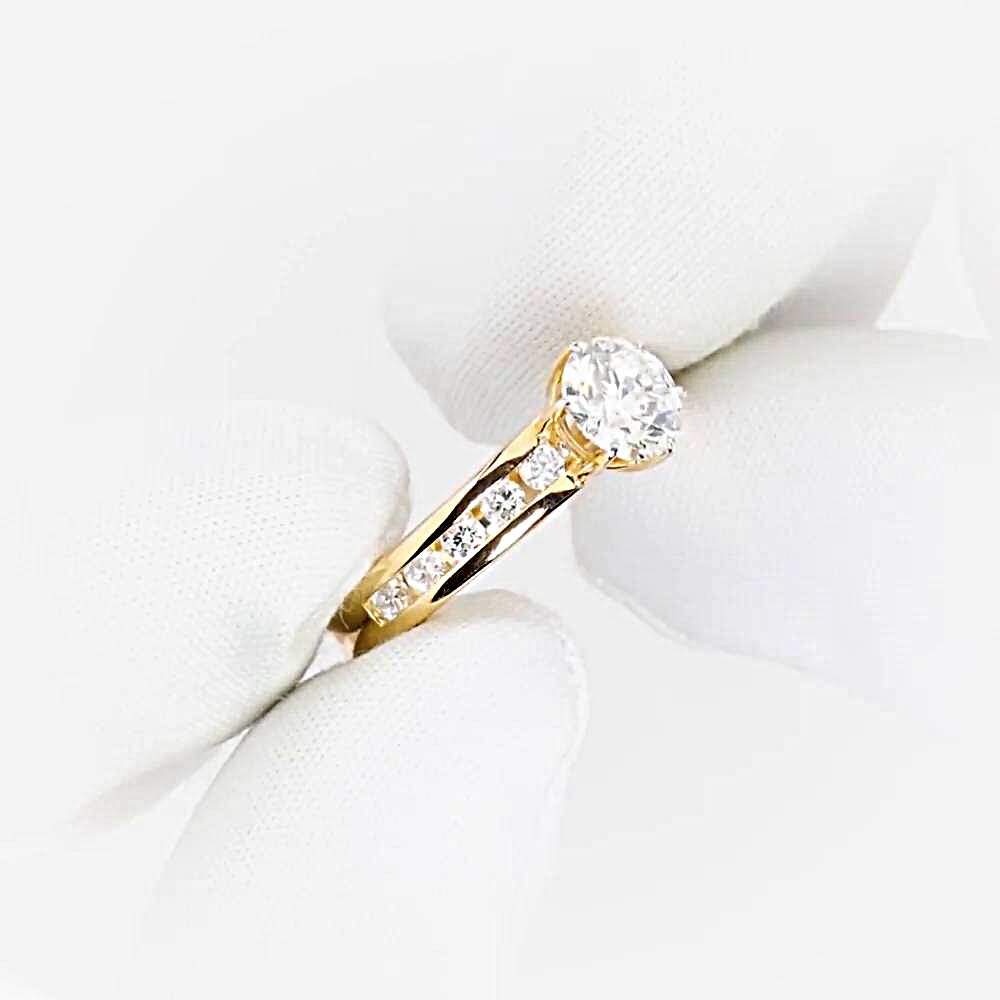 Кольцо с выращенными бриллиантами из красного золота 585 пробы 1