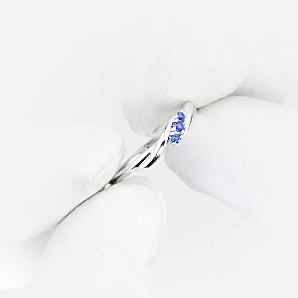 Кольцо с сапфирами синтетическими из белого золота 585 пробы 1