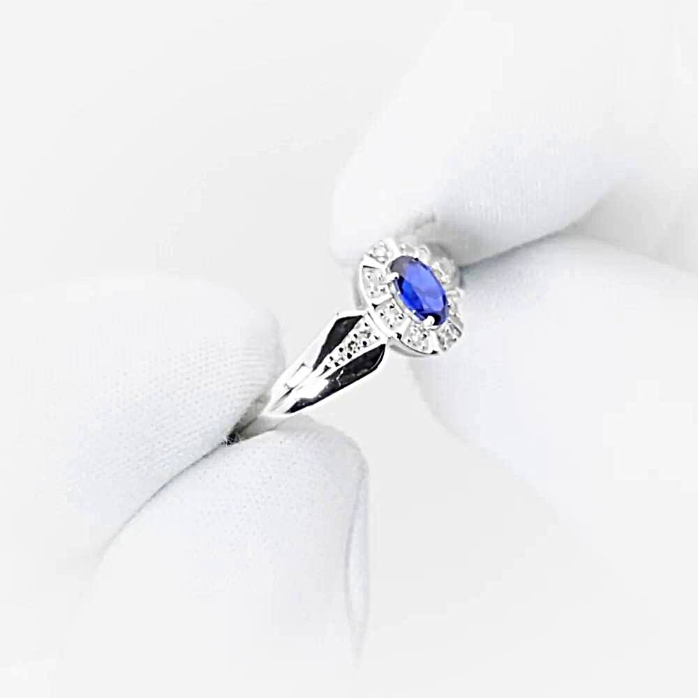 Кольцо с сапфиром синтетическим и бриллиантами из белого золота 585 пробы