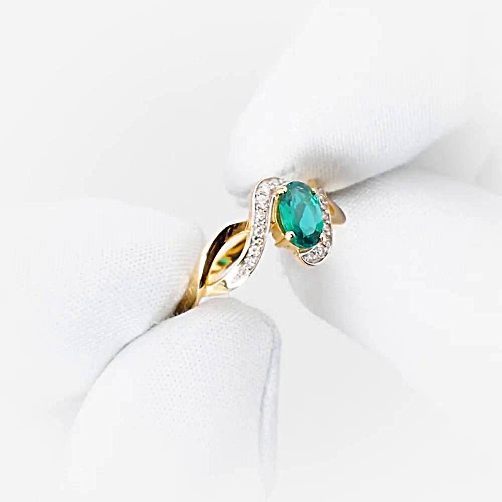 Кольцо с изумрудом синтетическим и бриллиантами из красного золота 585 пробы