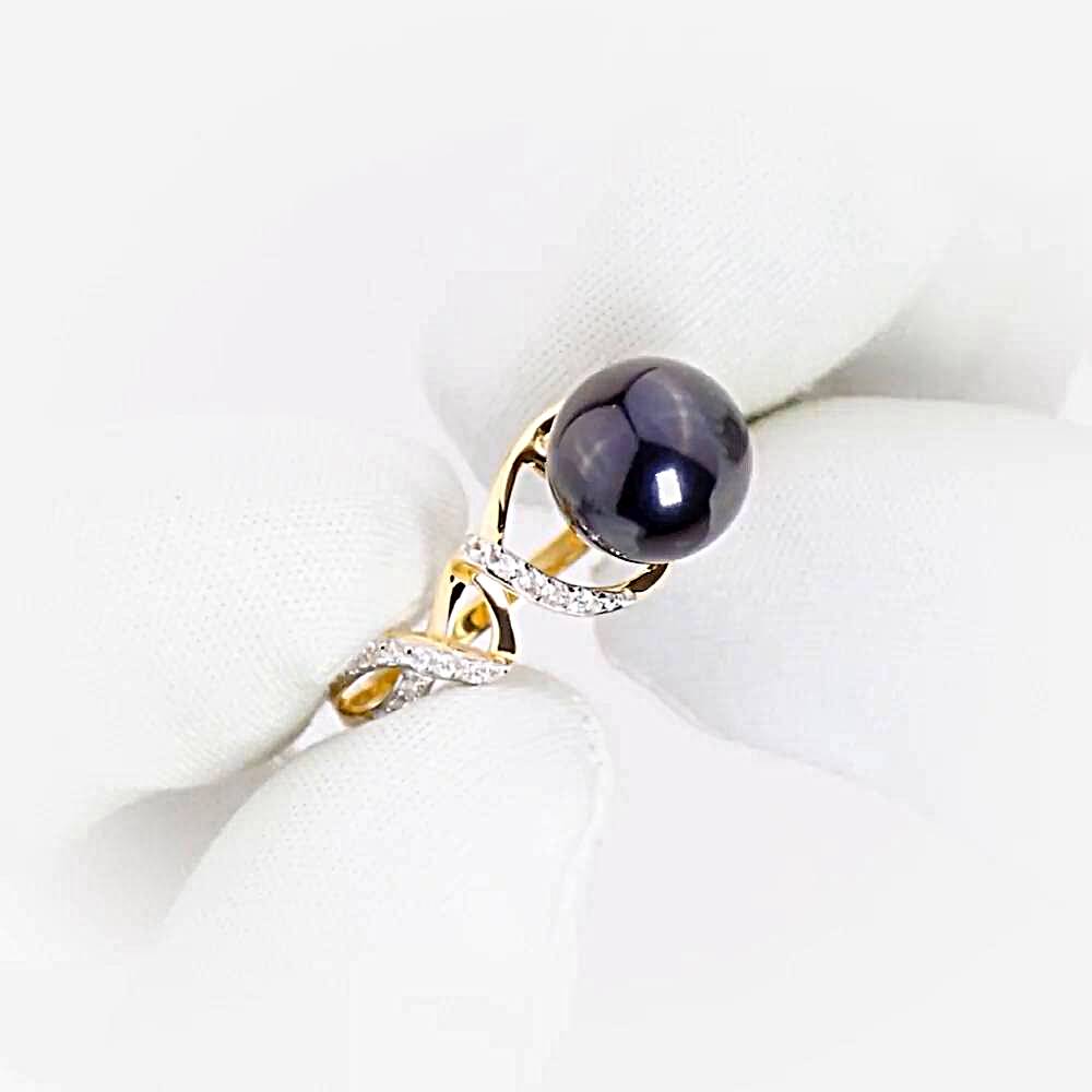 Кольцо с культивированным жемчугом и фианитами из красного золота 585 пробы 1