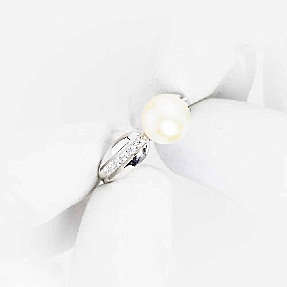 Кольцо с культивированным жемчугом и фианитами из белого золота 585 пробы 1
