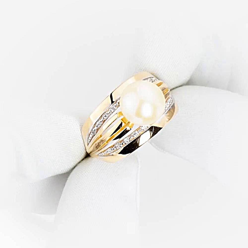 Кольцо с культивированным жемчугом и фианитами из красного золота 585 пробы 1