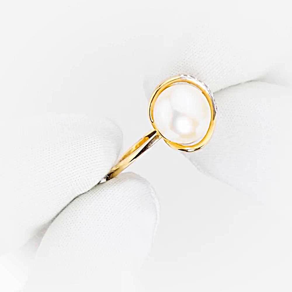 Кольцо с культивированным жемчугом и фианитами из красного золота 585 пробы 1