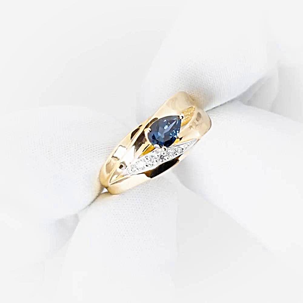 Кольцо с топазом лондон и фианитами из красного золота 585 пробы