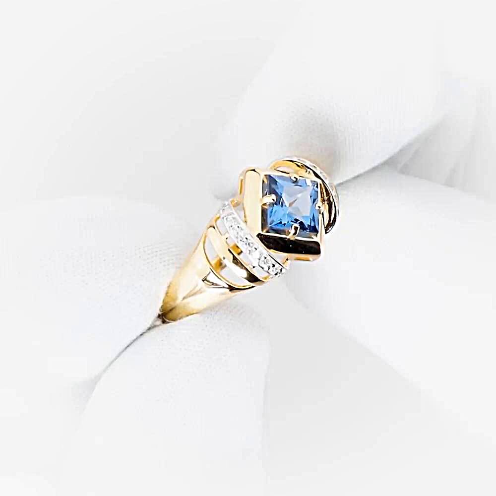 Кольцо с топазом лондон и фианитами из красного золота 585 пробы