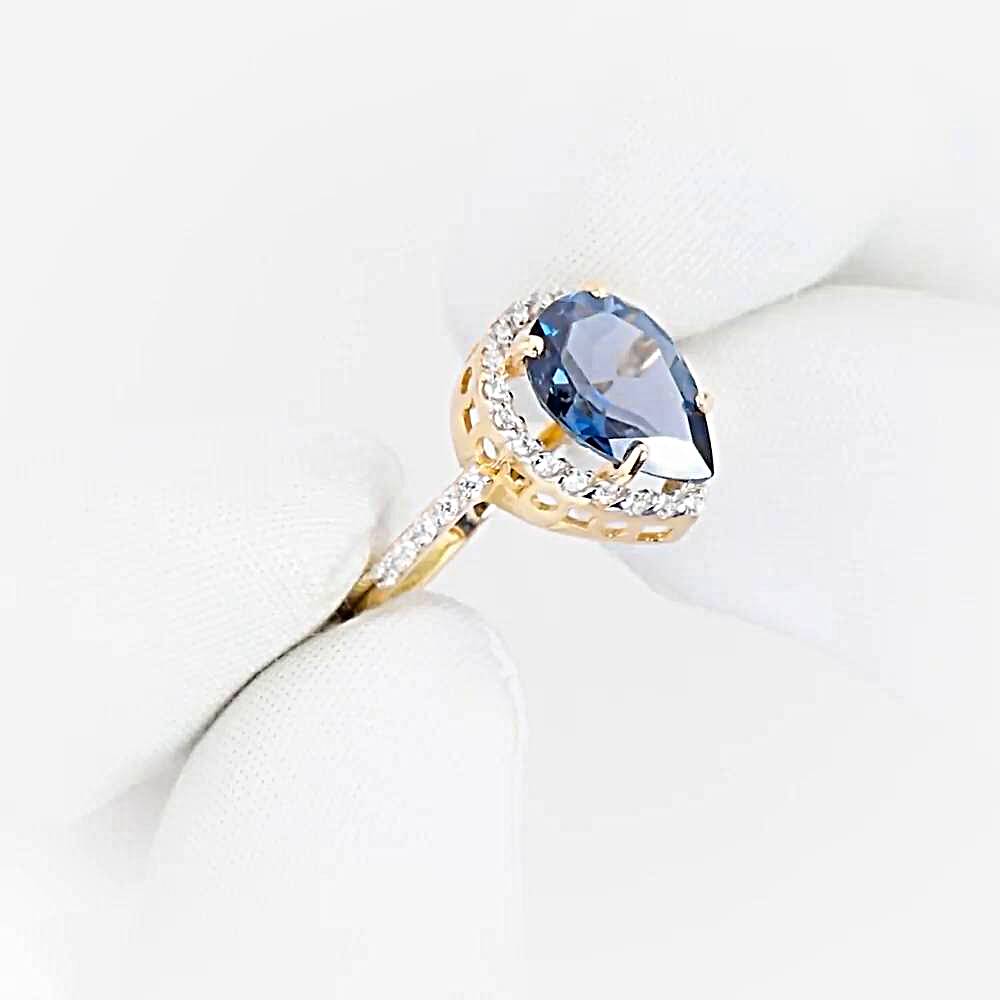 Кольцо с топазом лондон и фианитами из красного золота 585 пробы