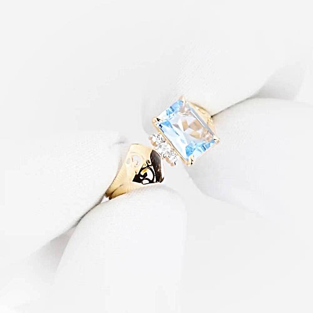 Кольцо с топазами и фианитами из красного золота 375 пробы