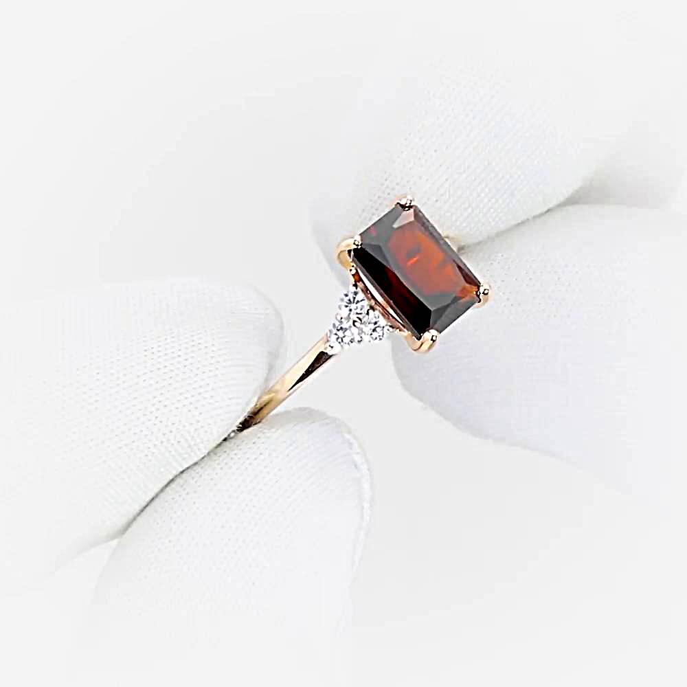 Кольцо с гранатами и фианитами из красного золота 375 пробы 1