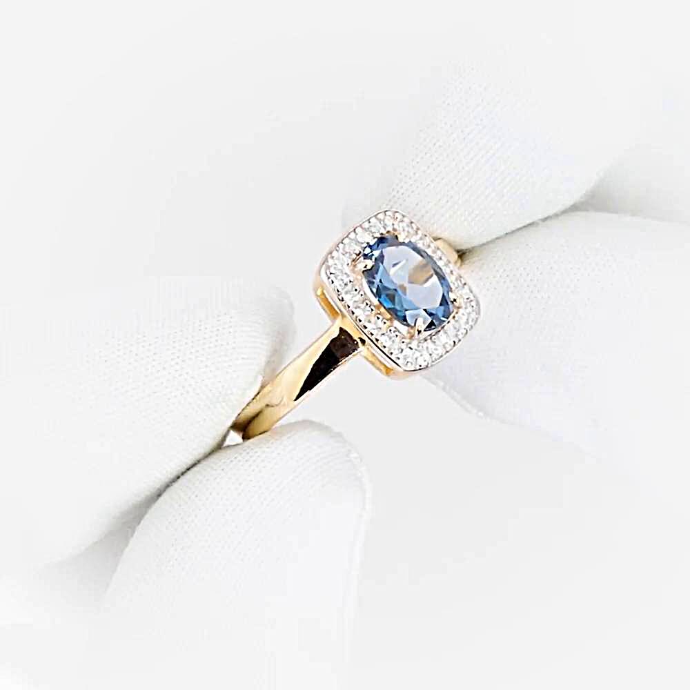 Кольцо с топазом лондон и фианитами из красного золота 585 пробы