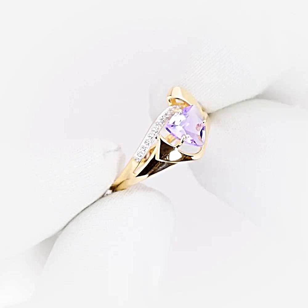 Кольцо с аметистами и фианитами из красного золота 585 пробы Кольцо с аметистами и фианитами из красного золота 585 пробы