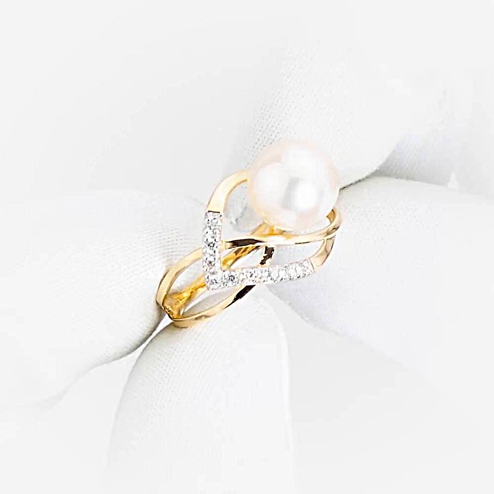 Кольцо с культивированным жемчугом и фианитами из красного золота 585 пробы 1