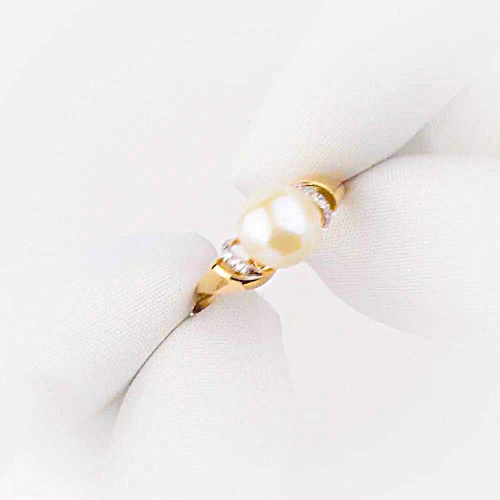 Кольцо с культивированным жемчугом и фианитами из красного золота 375 пробы 1