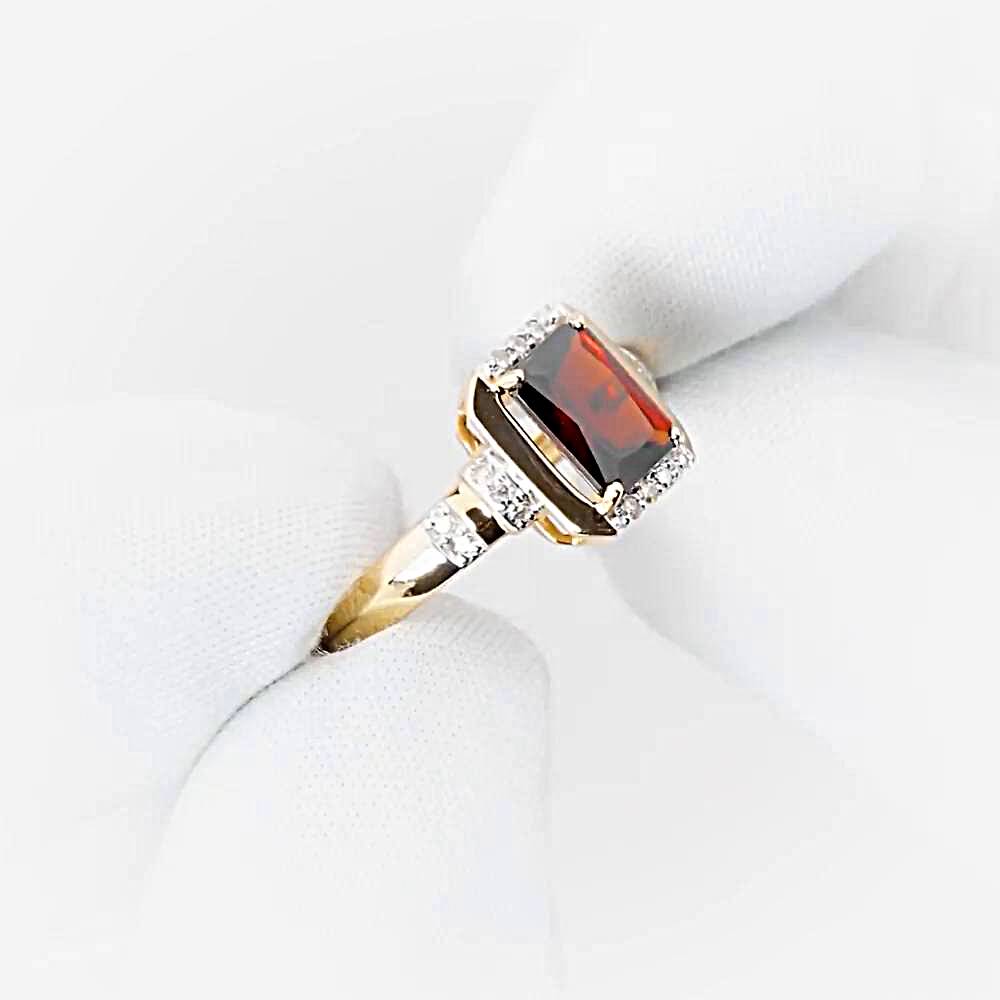 Кольцо с гранатами и бриллиантами из красного золота 585 пробы