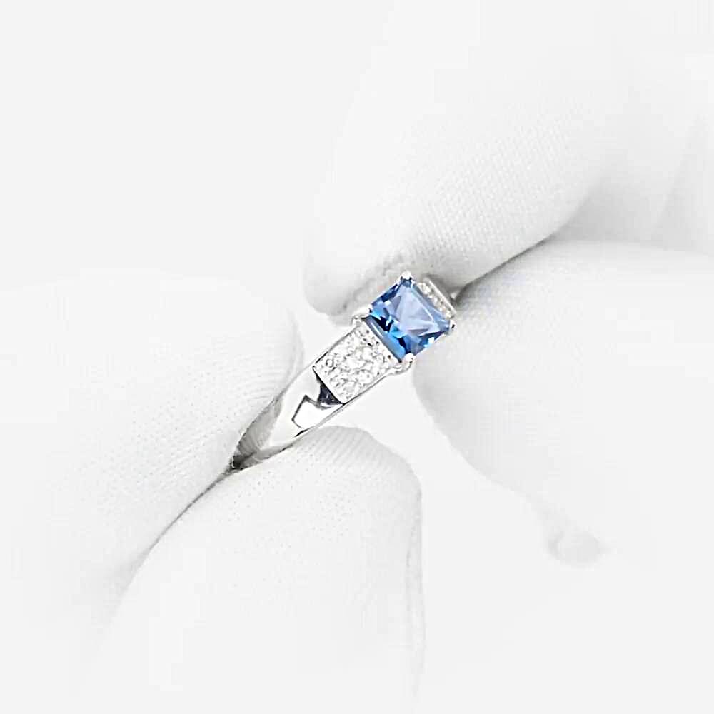 Кольцо с топазом лондон и бриллиантами из белого золота 585 пробы