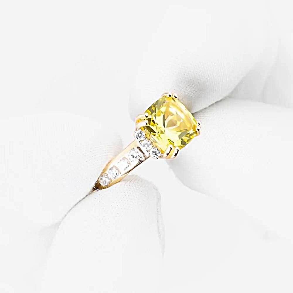 Кольцо с кварцем и фианитами из красного золота 585 пробы