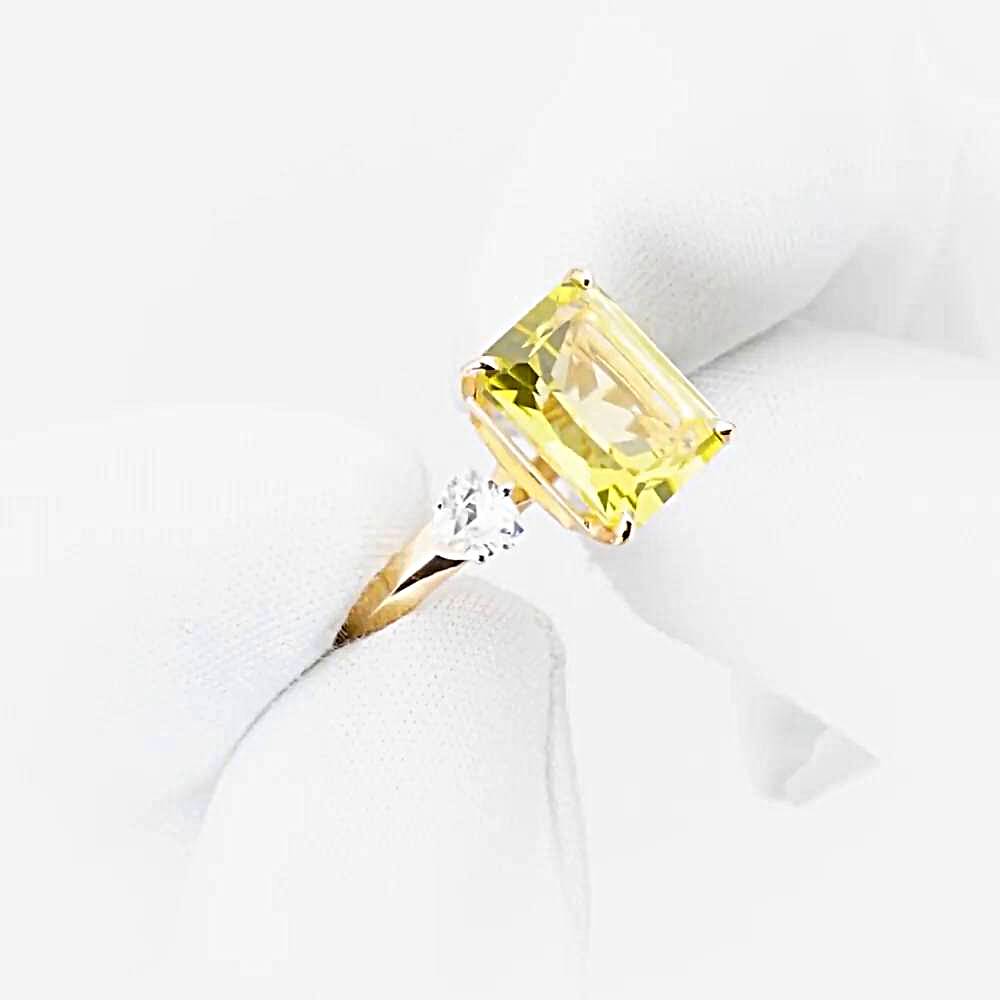 Кольцо с кварцем и фианитами из красного золота 585 пробы