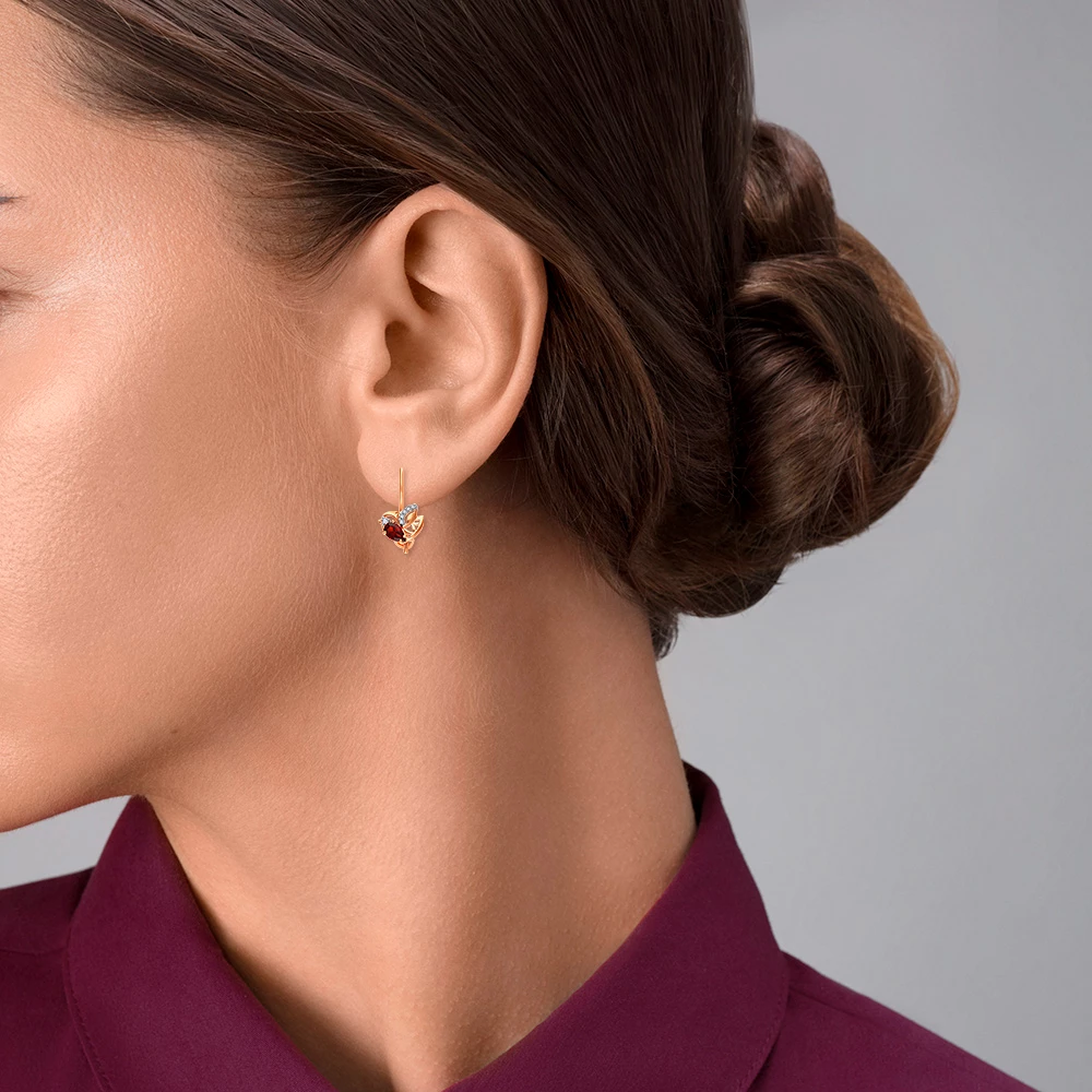 Серьги  Голубь с гранатами и фианитами из красного золота 585 пробы