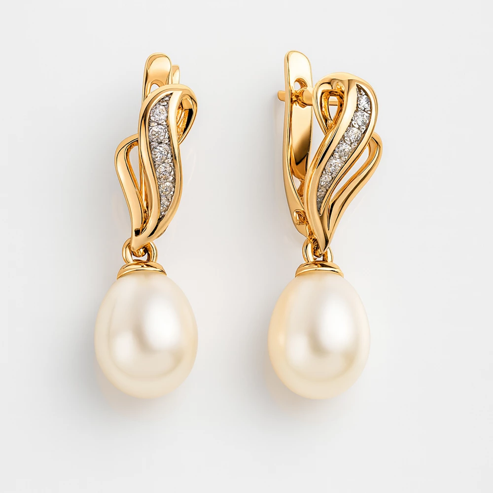 Серьги с культивированным жемчугом и фианитами из красного золота 585 пробы Серьги с культивированным жемчугом и фианитами из красного золота 585 пробы