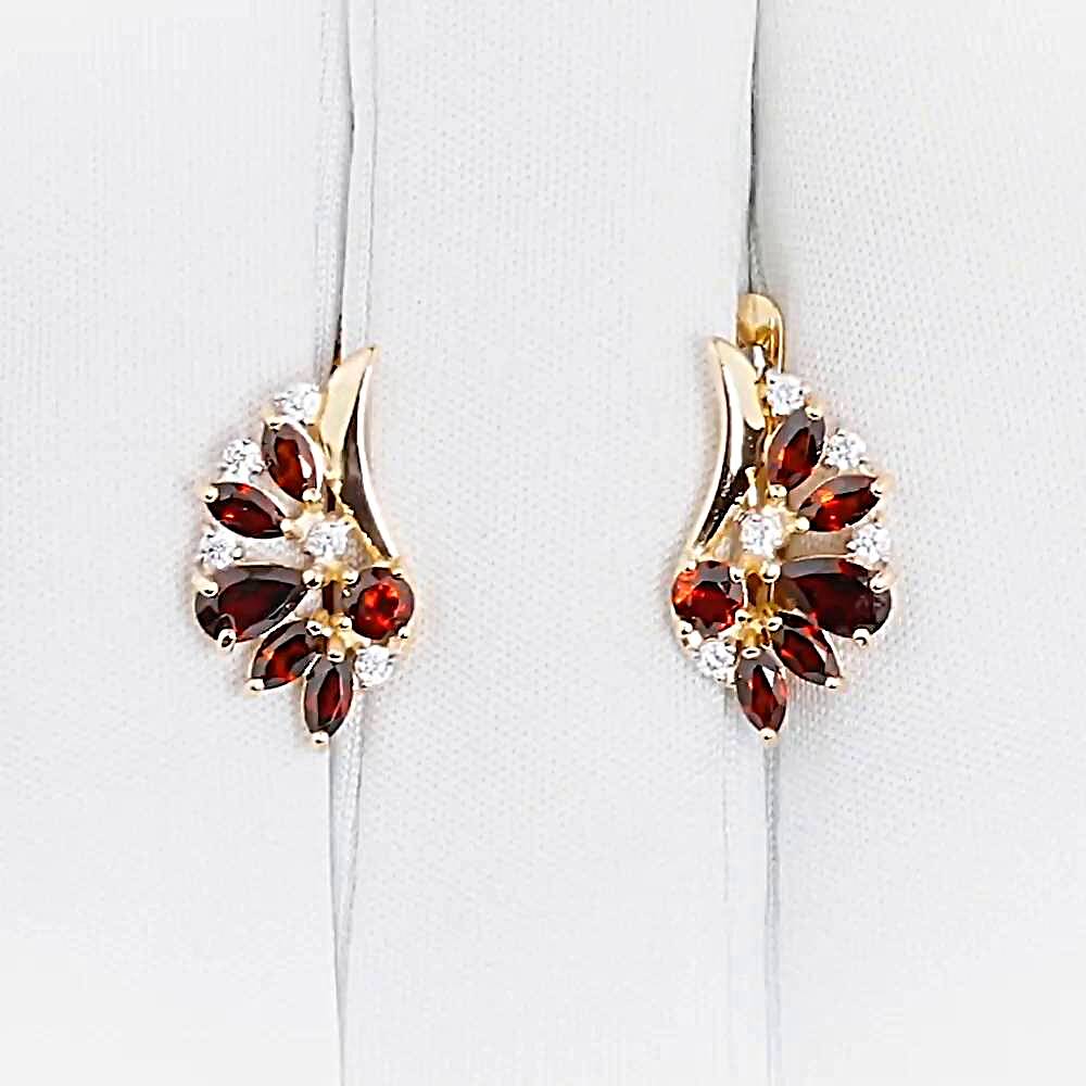 Серьги с гранатами и фианитами из красного золота 585 пробы Серьги с гранатами и фианитами из красного золота 585 пробы