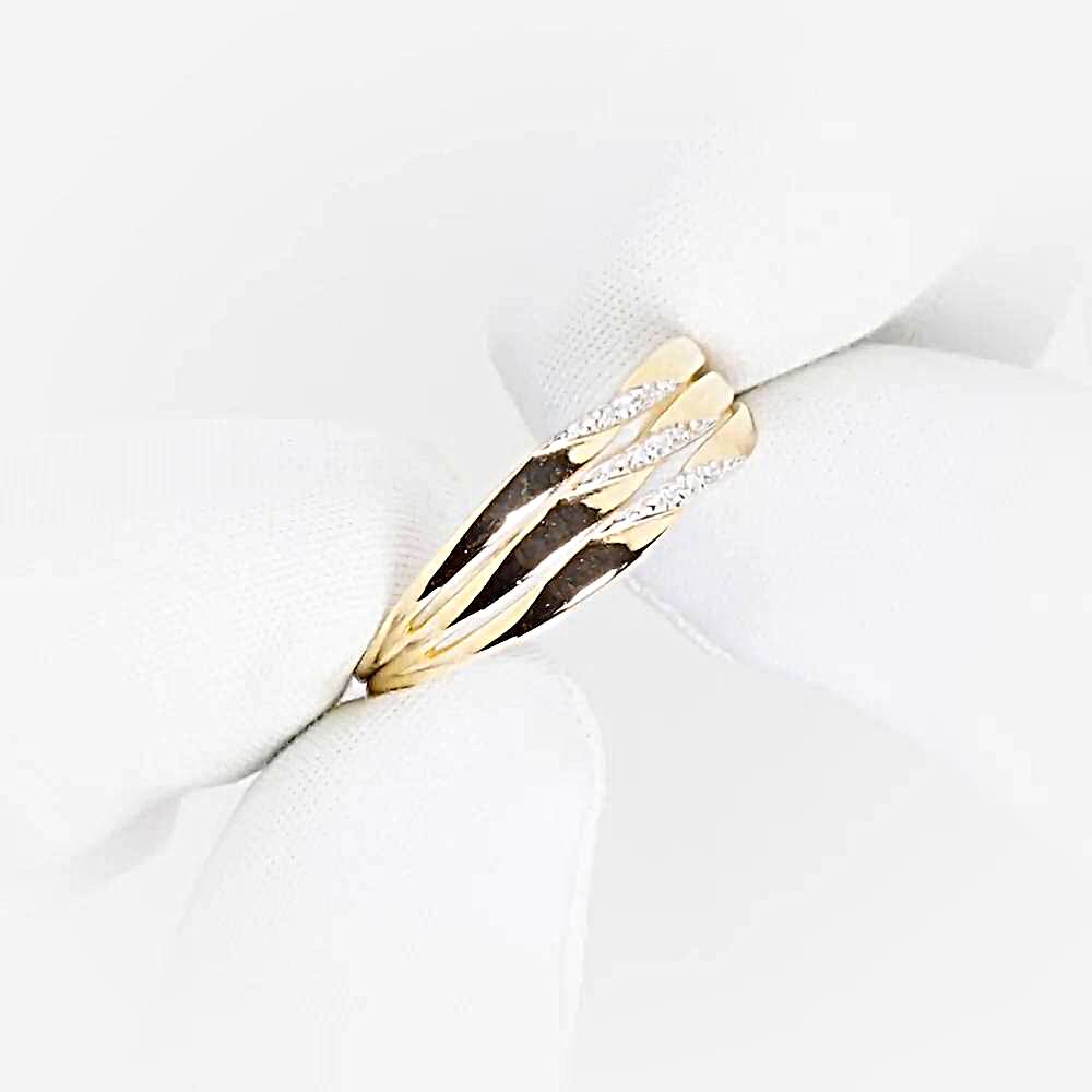 Кольцо с фианитами из красного золота 585 пробы Кольцо с фианитами из красного золота 585 пробы