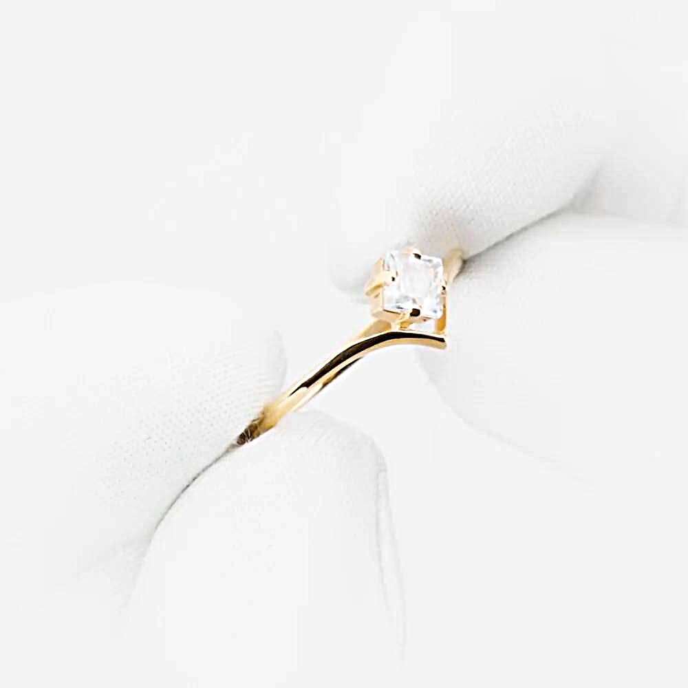 Кольцо с фианитом из красного золота 375 пробы