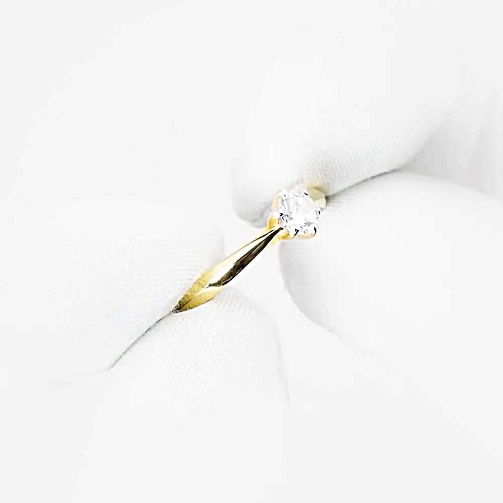 Кольцо с фианитом из желтого золота 585 пробы