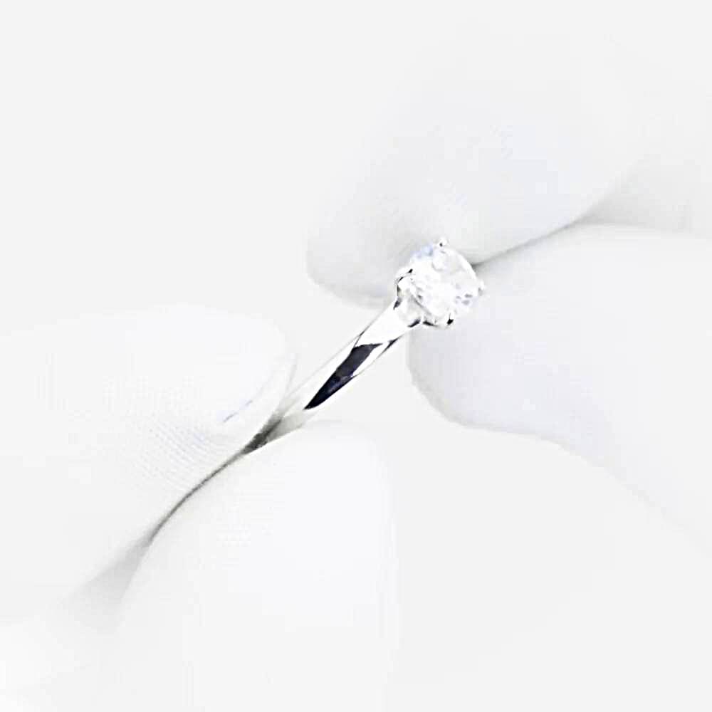 Кольцо с фианитом из белого золота 585 пробы