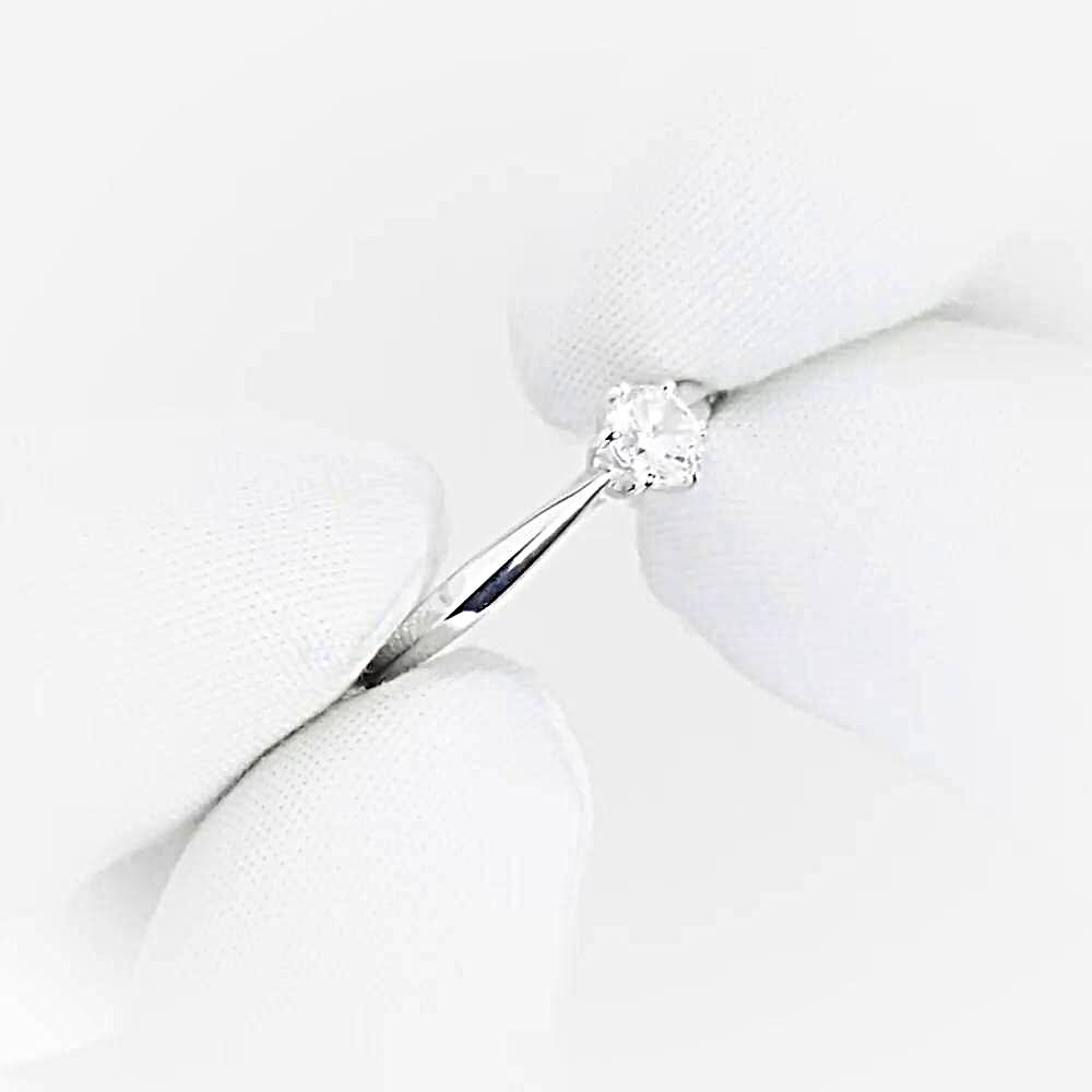 Кольцо с фианитом из белого золота 585 пробы