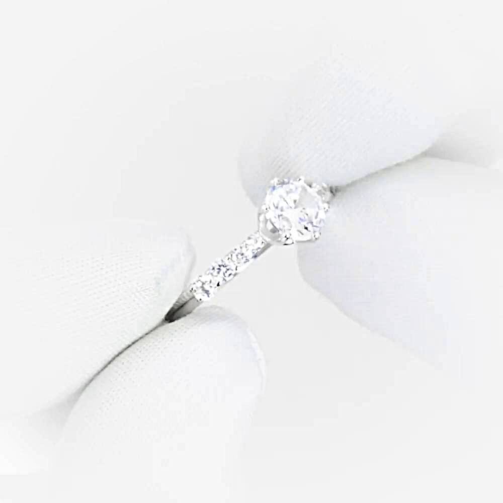 Кольцо с фианитами из белого золота 585 пробы