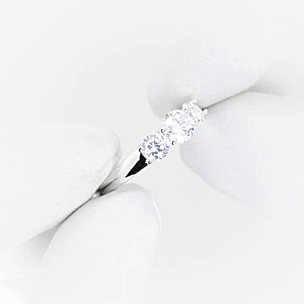 Кольцо с фианитами из белого золота 585 пробы