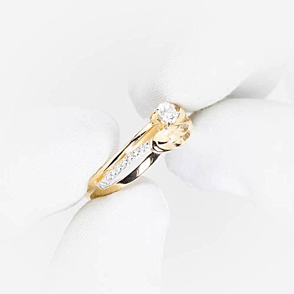 Кольцо с фианитами из красного золота 585 пробы Кольцо с фианитами из красного золота 585 пробы