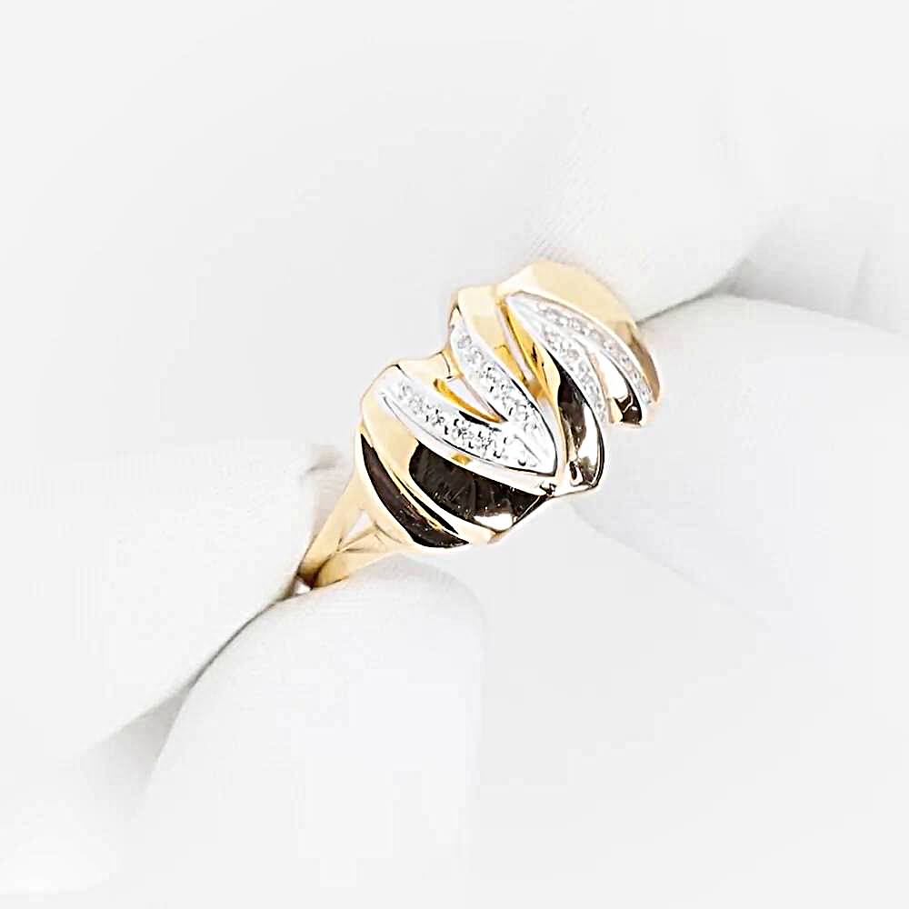 Кольцо с фианитами из красного золота 585 пробы