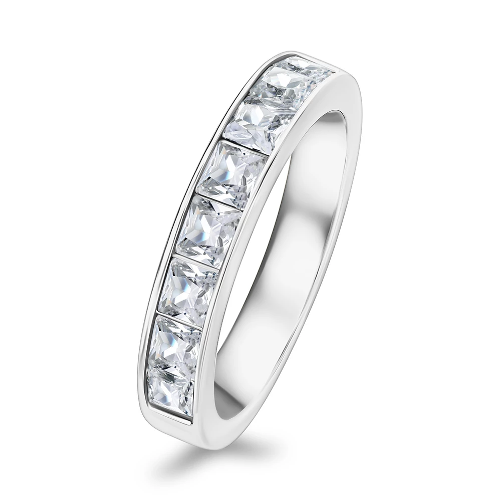 Кольцо с фианитами из серебра 925 пробы