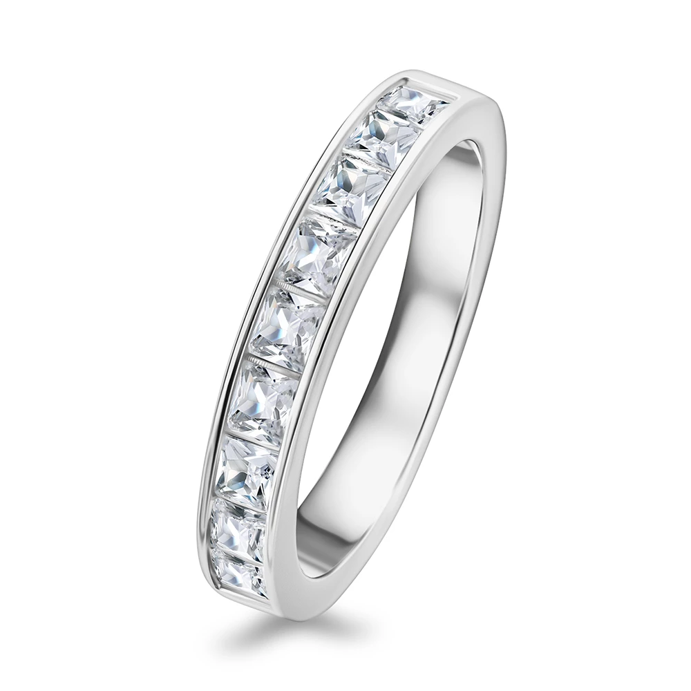 Кольцо с фианитами из серебра 925 пробы