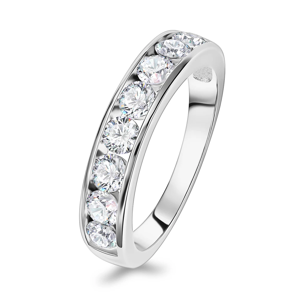 Кольцо с фианитами из серебра 925 пробы