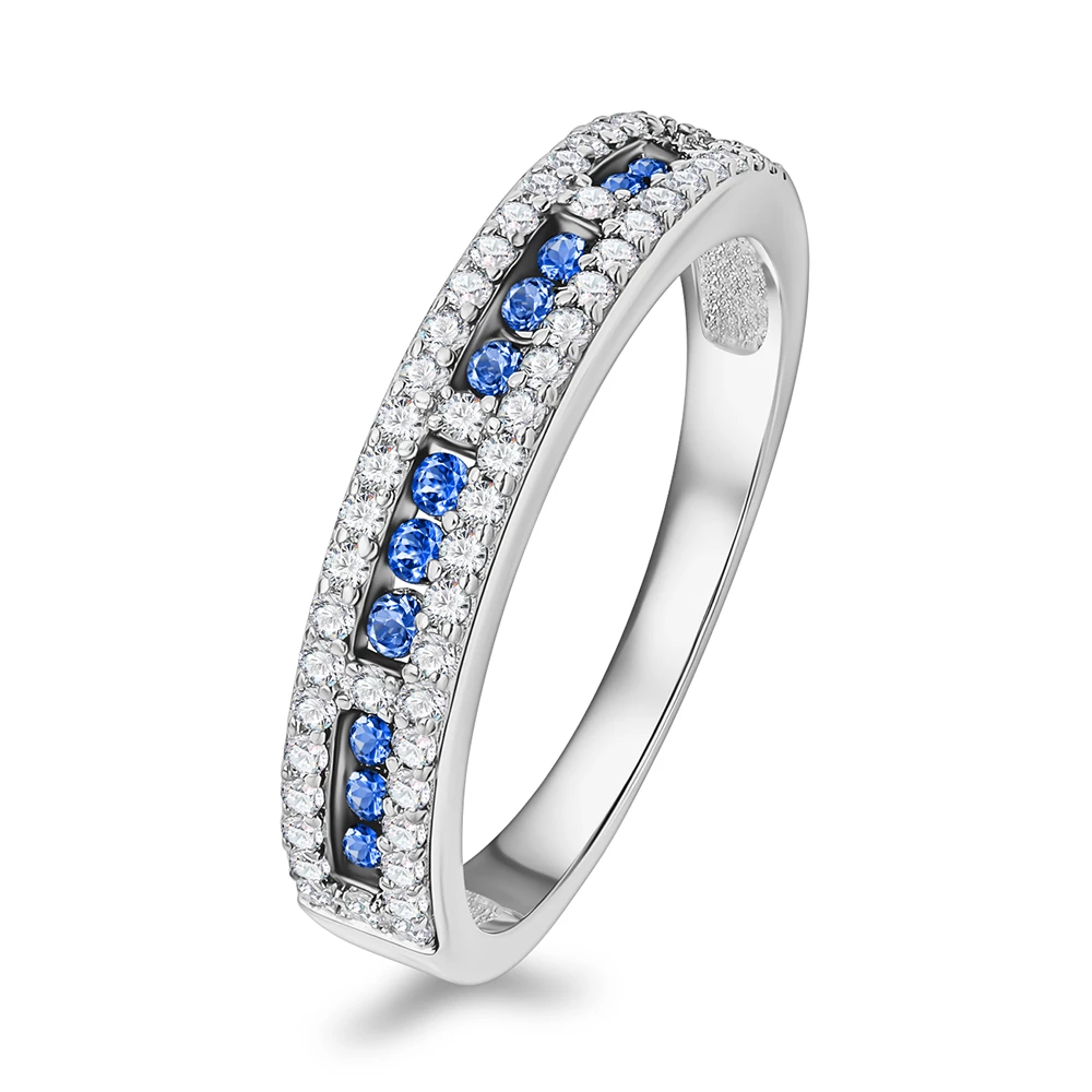 Кольцо с фианитами из серебра 925 пробы