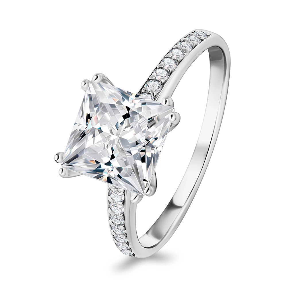 Кольцо с фианитами из серебра 925 пробы Кольцо с фианитами из серебра 925 пробы