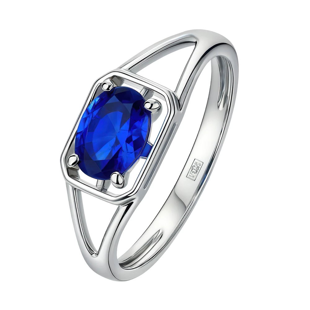 Кольцо с фианитом из серебра 925 пробы