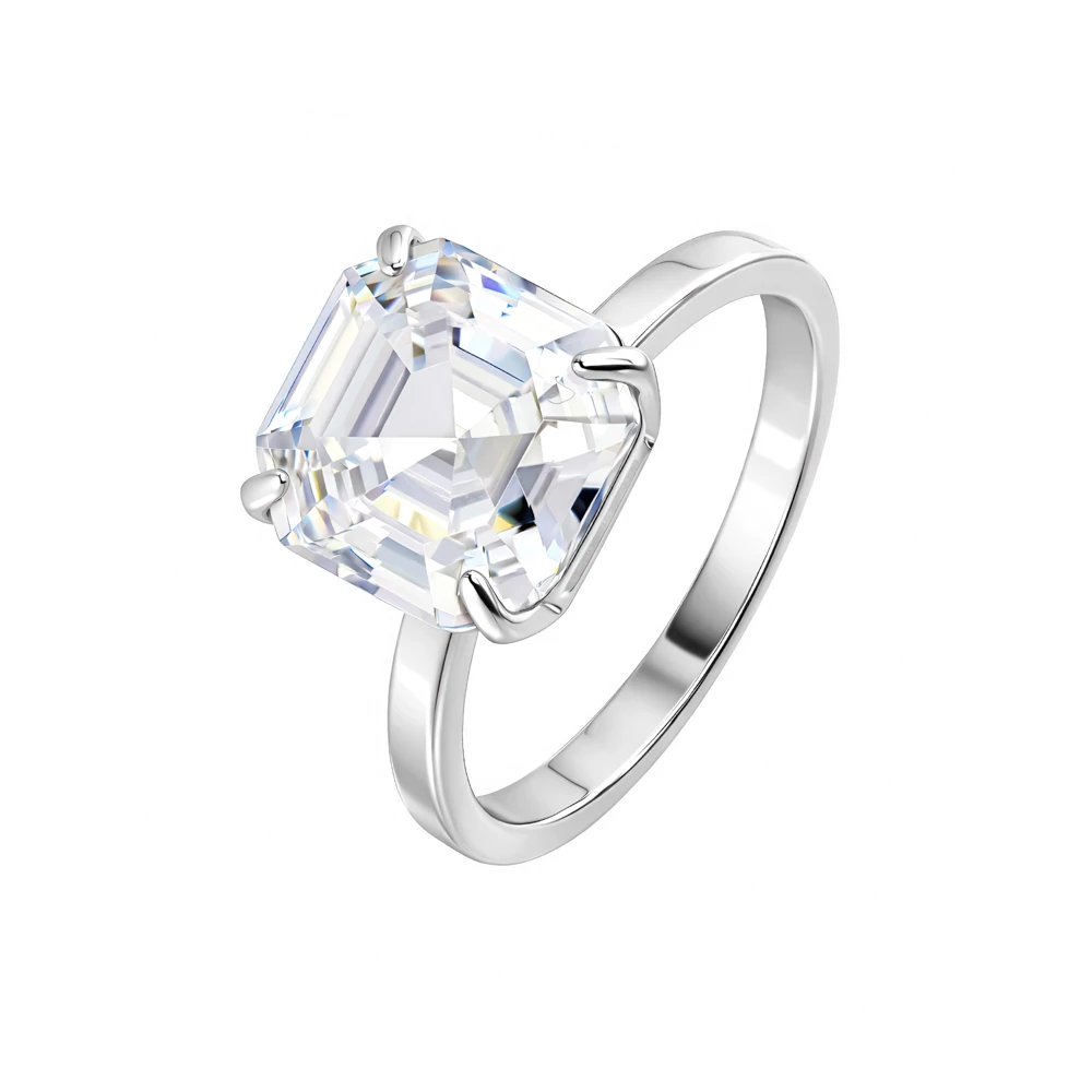 Кольцо с фианитом из серебра 925 пробы