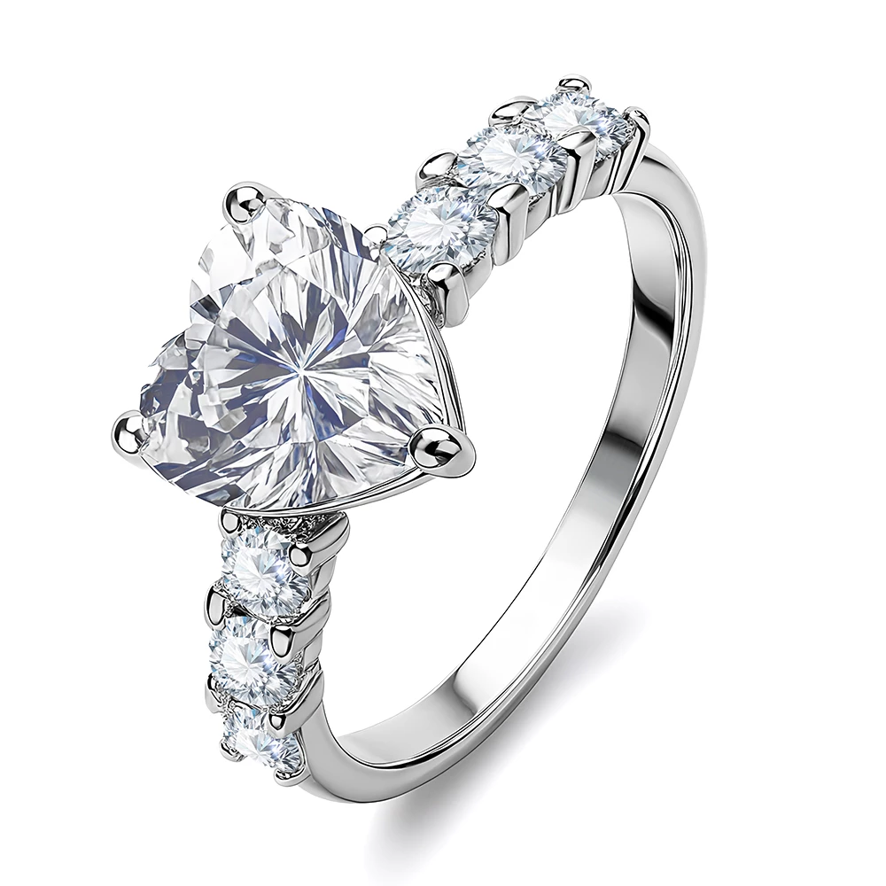 Кольцо с фианитами из серебра 925 пробы Кольцо с фианитами из серебра 925 пробы