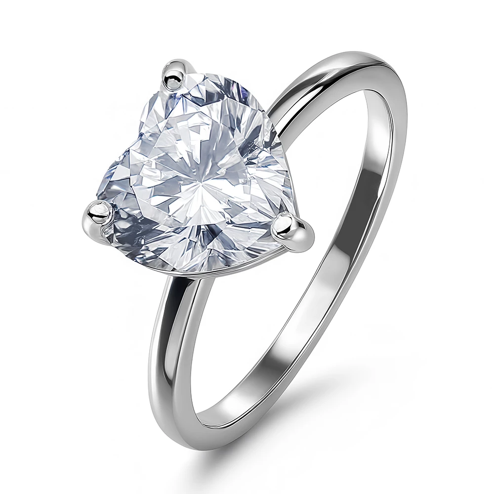 Кольцо с фианитом из серебра 925 пробы Кольцо с фианитом из серебра 925 пробы