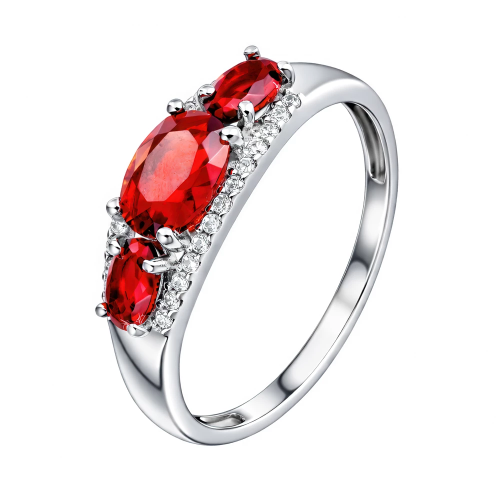 Кольцо с гранатом синтетическим и фианитами из серебра 925 пробы