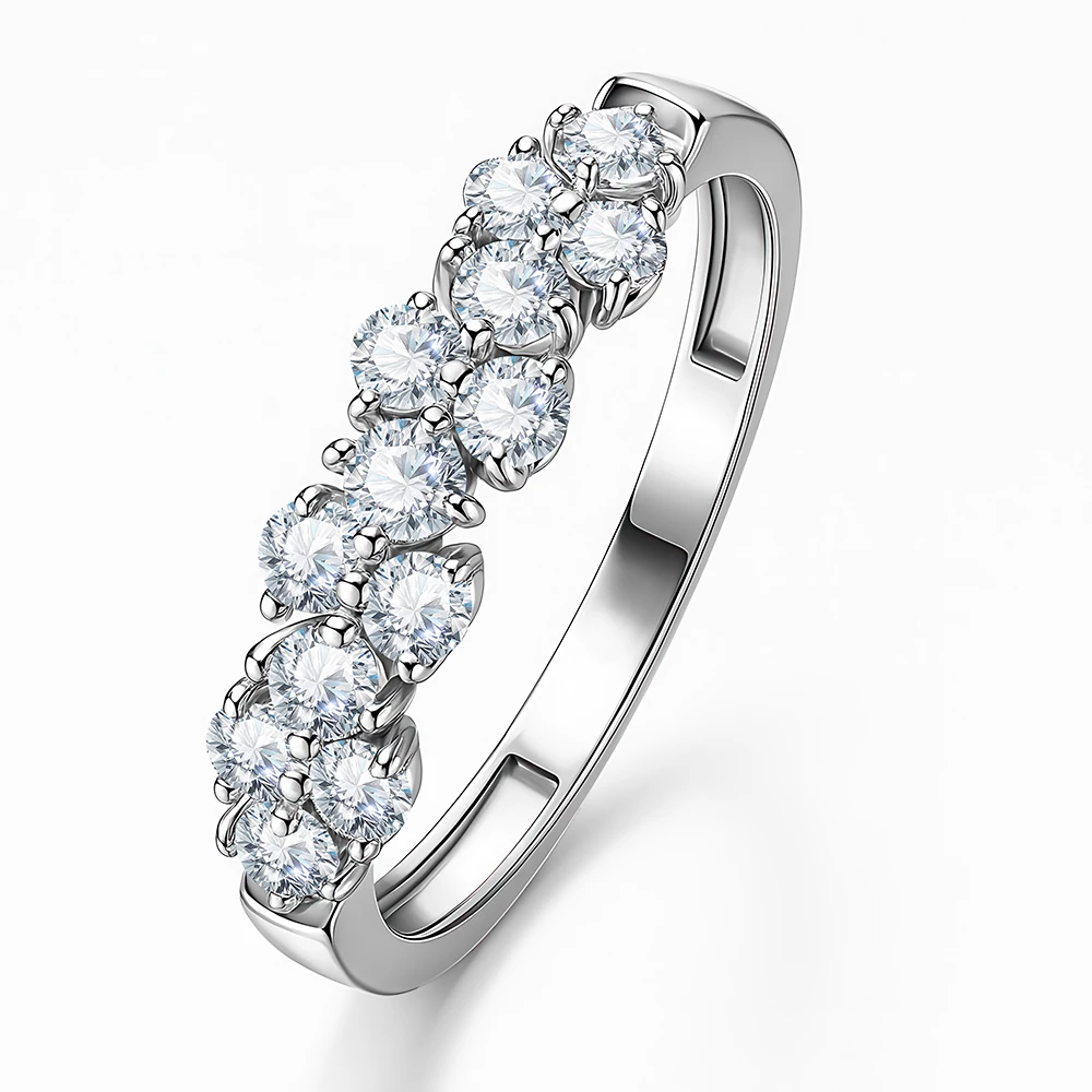 Кольцо с фианитами из серебра 925 пробы Кольцо с фианитами из серебра 925 пробы