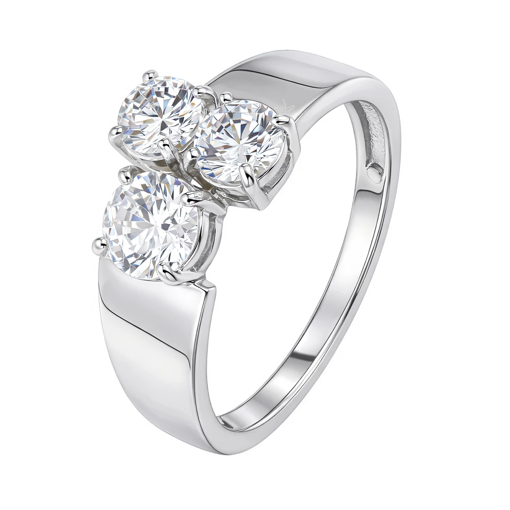 Кольцо с фианитами из серебра 925 пробы