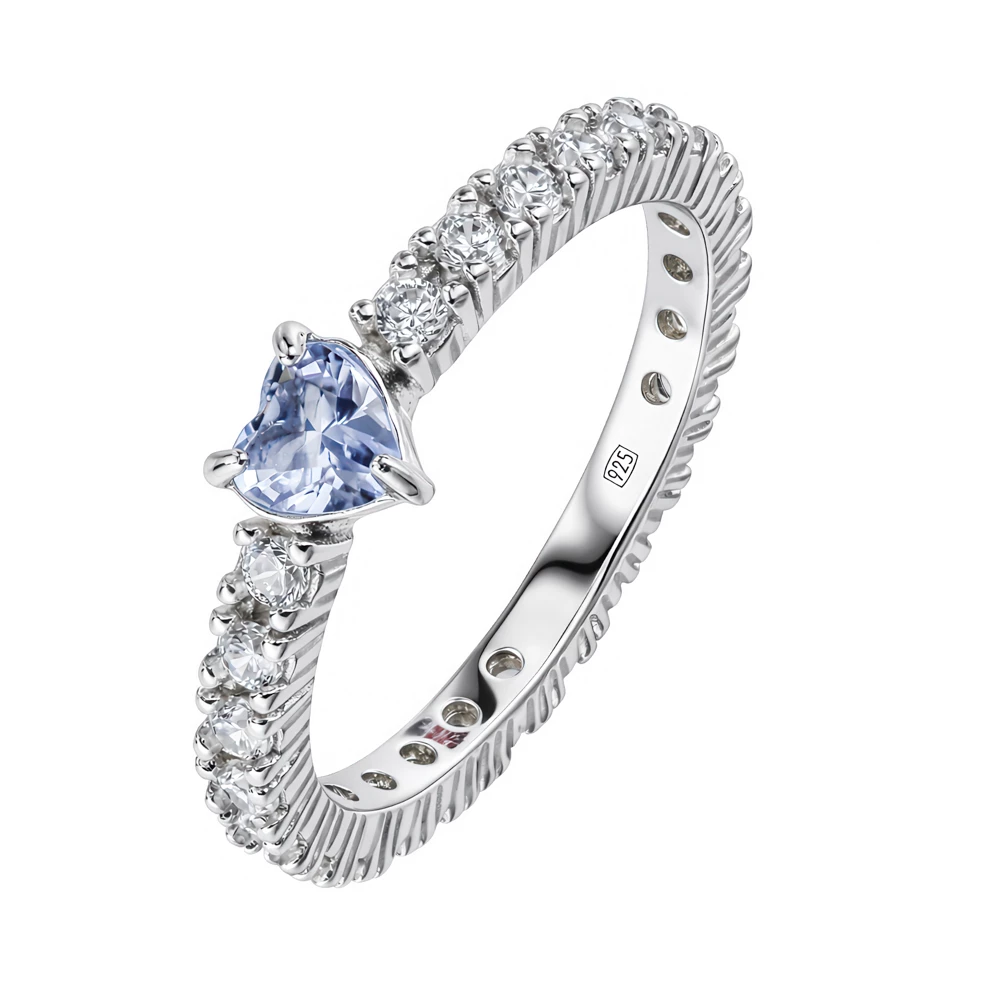 Кольцо с кварцем синтетическим и фианитами из серебра 925 пробы