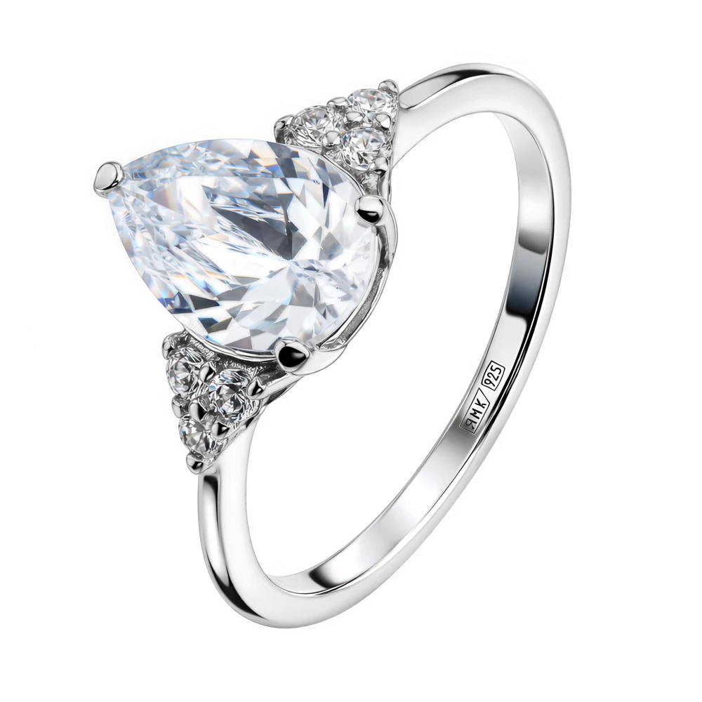 Кольцо с фианитами из серебра 925 пробы